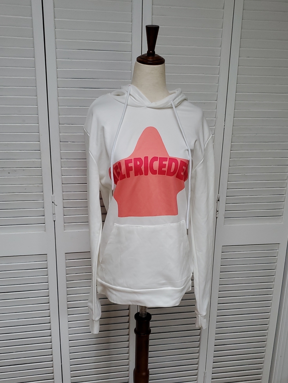 Source Unknown AELFRICEDEN White Hoodie with Pink Star Graphic